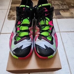 Jordan Westbrook One Take III
Neon Bright
Basketball Shoes Size 11
